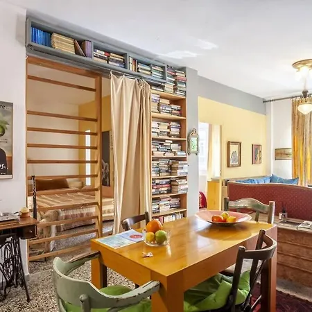 Appartamento Greek Retro Decor & Wesanderson's Movies Design