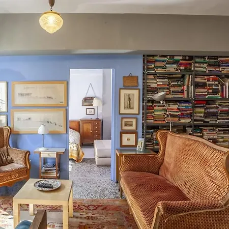 Appartamento Greek Retro Decor & Wesanderson's Movies Design *