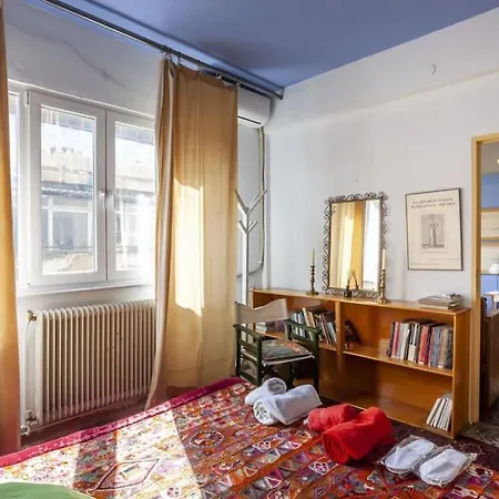 Appartamento Greek Retro Decor & Wesanderson's Movies Design