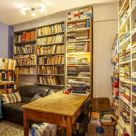 Apartament Greek Retro Decor & Wesanderson's Movies Design